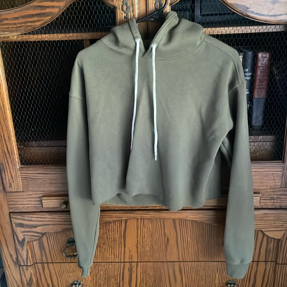 Green size medium crop sweater with hood
